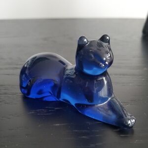 The Franklin Mint Curio Cabinet Cat – COBALT BLUE (1986)